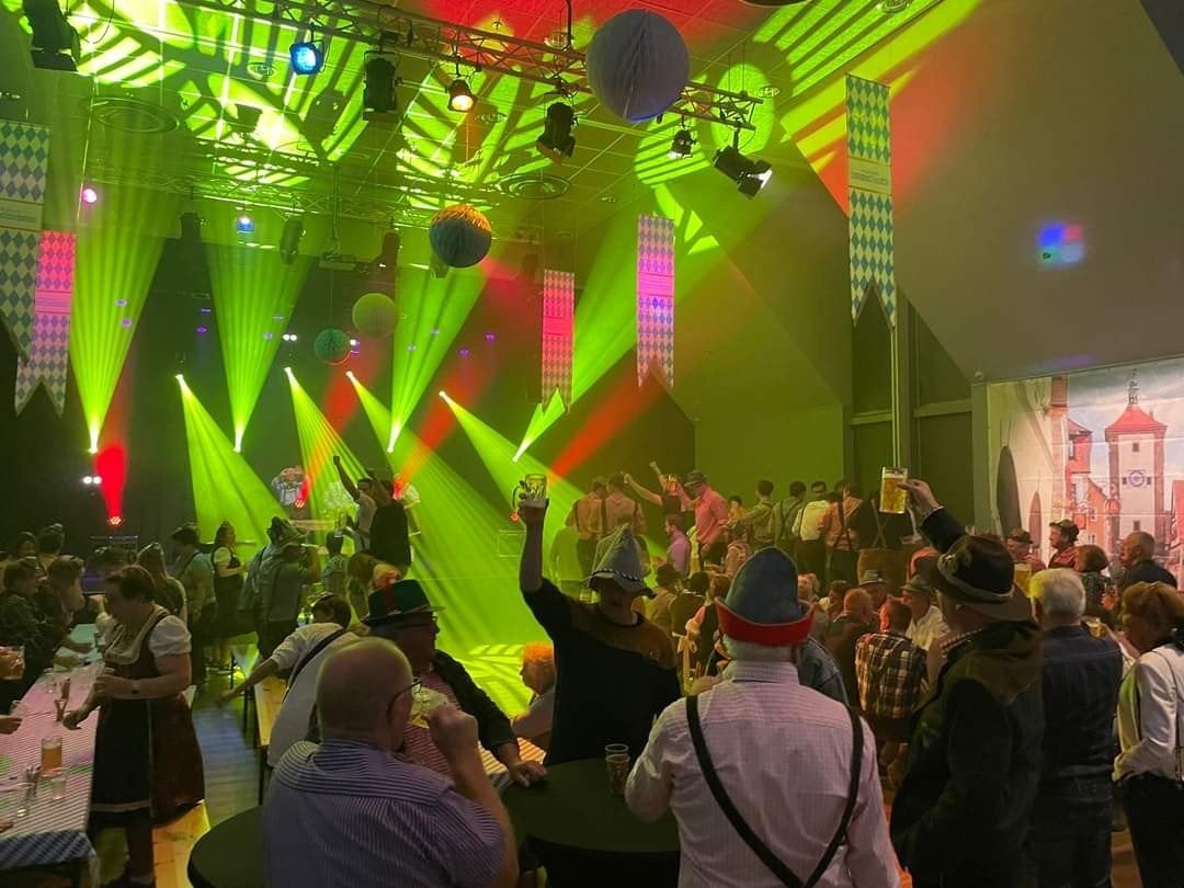 8x Ayra 150BSW Moving Head met flightcase + 1 reserve, Muziek en Instrumenten, Ophalen, Gebruikt, Licht, Kleur