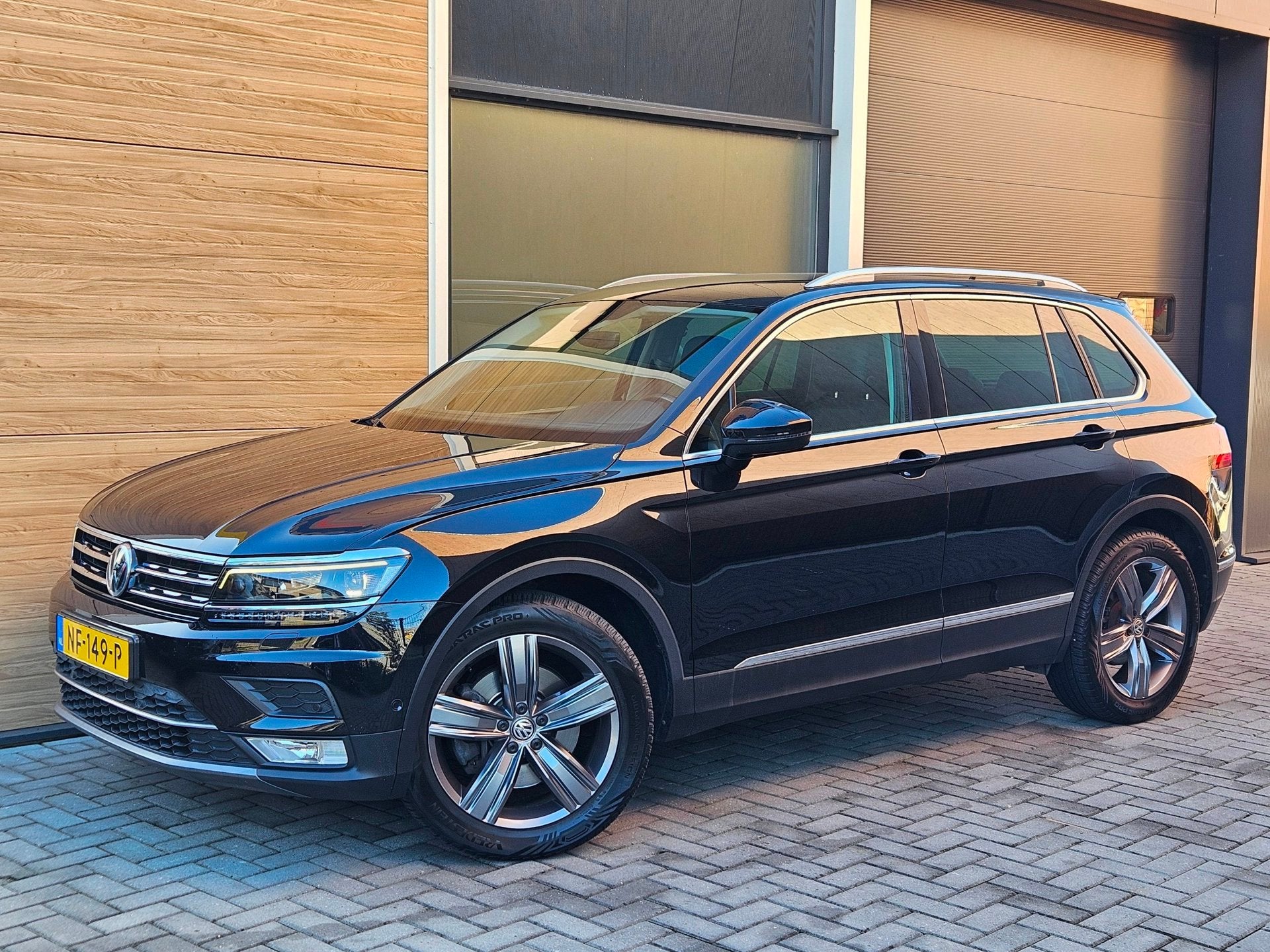 Volkswagen Tiguan 2.0 TSI 4Motion Highline Leer Trekhaak Key, Auto's, Automaat, Gebruikt, 4 cilinders, 1984 cc