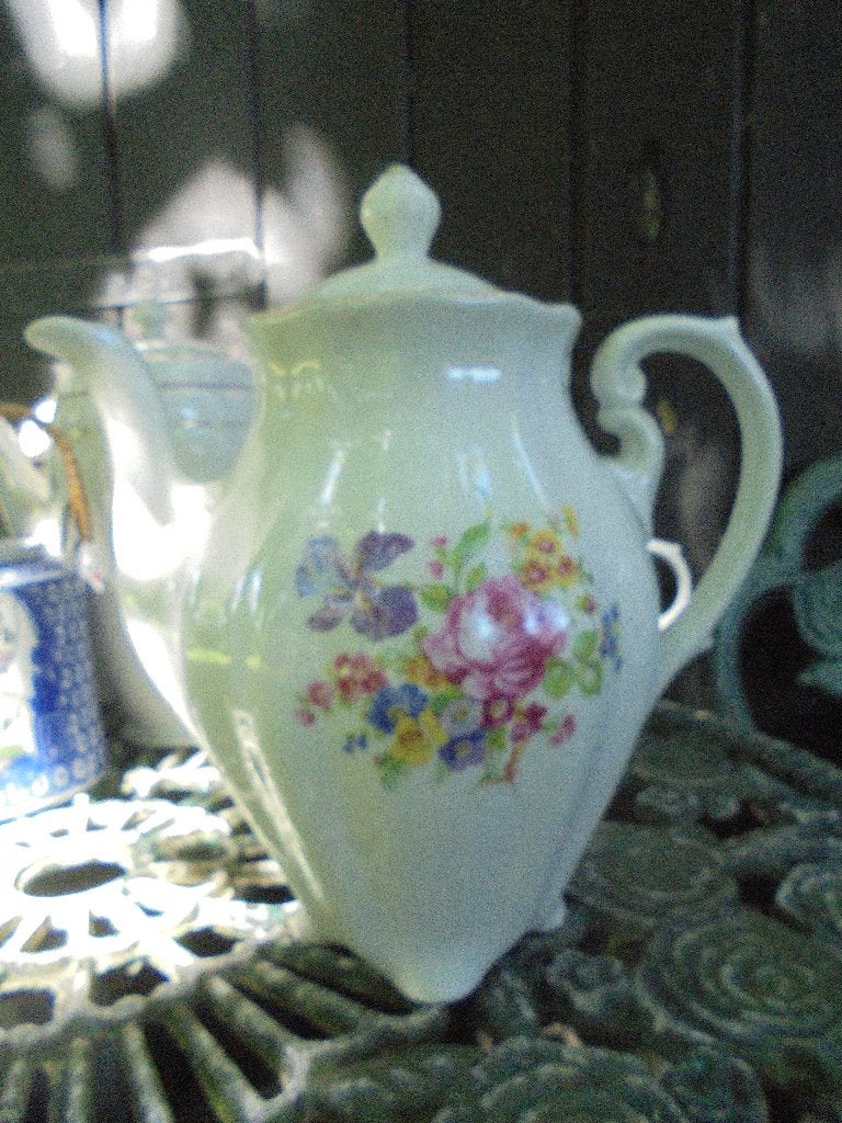Koffiepot Chodziez groot bloemboeket roze roos en paarse lis, Ophalen of Verzenden