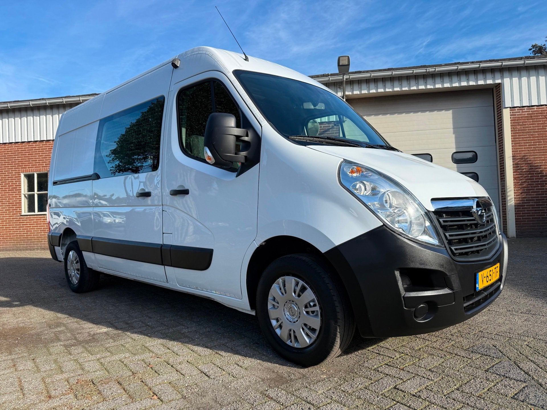 Opel Movano 2.3 CDTI BiTurbo L2H2 servicebus 230V victron Bo, Auto's, Gebruikt, Euro 6, 4 cilinders, 2500 kg