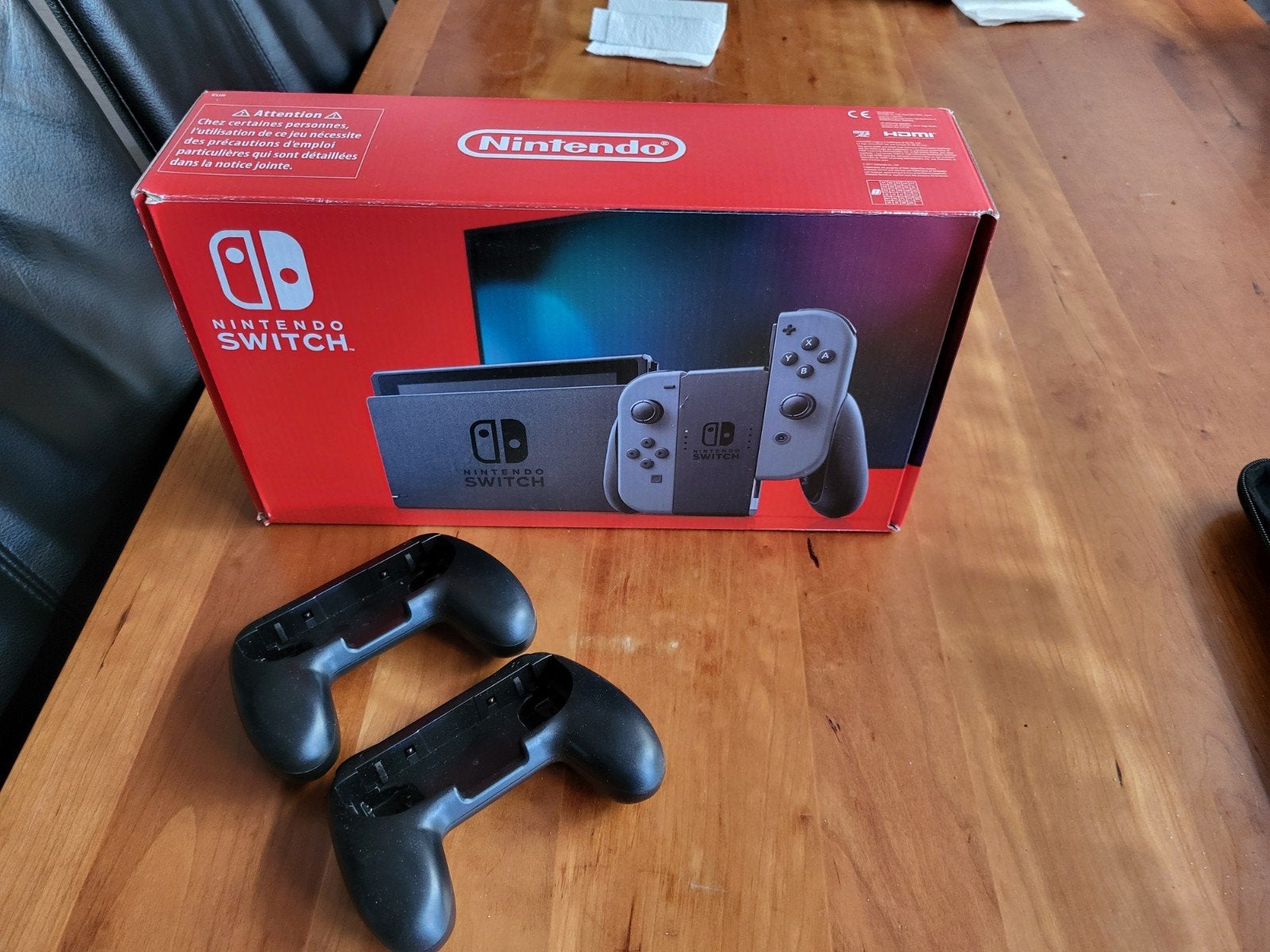 Switch V2 2019 met accessoires, Spelcomputers en Games, Spelcomputers | Nintendo Switch, Gebruikt, Switch 2019 Upgrade, Met 2 controllers