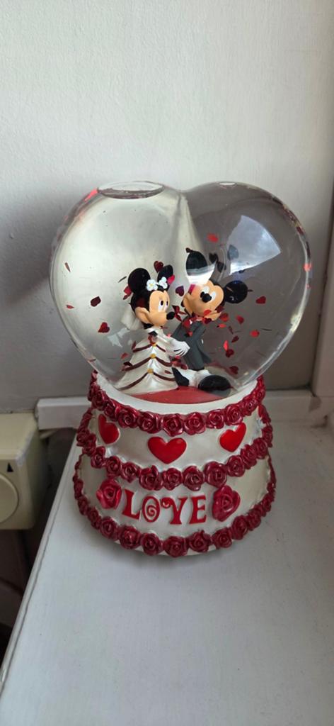 Disney Sneeuwbol Mickey & Minnie Bruiloft Muziekdoos, Verzamelen, Ophalen of Verzenden, Mickey Mouse, Zo goed als nieuw, Beeldje of Figuurtje