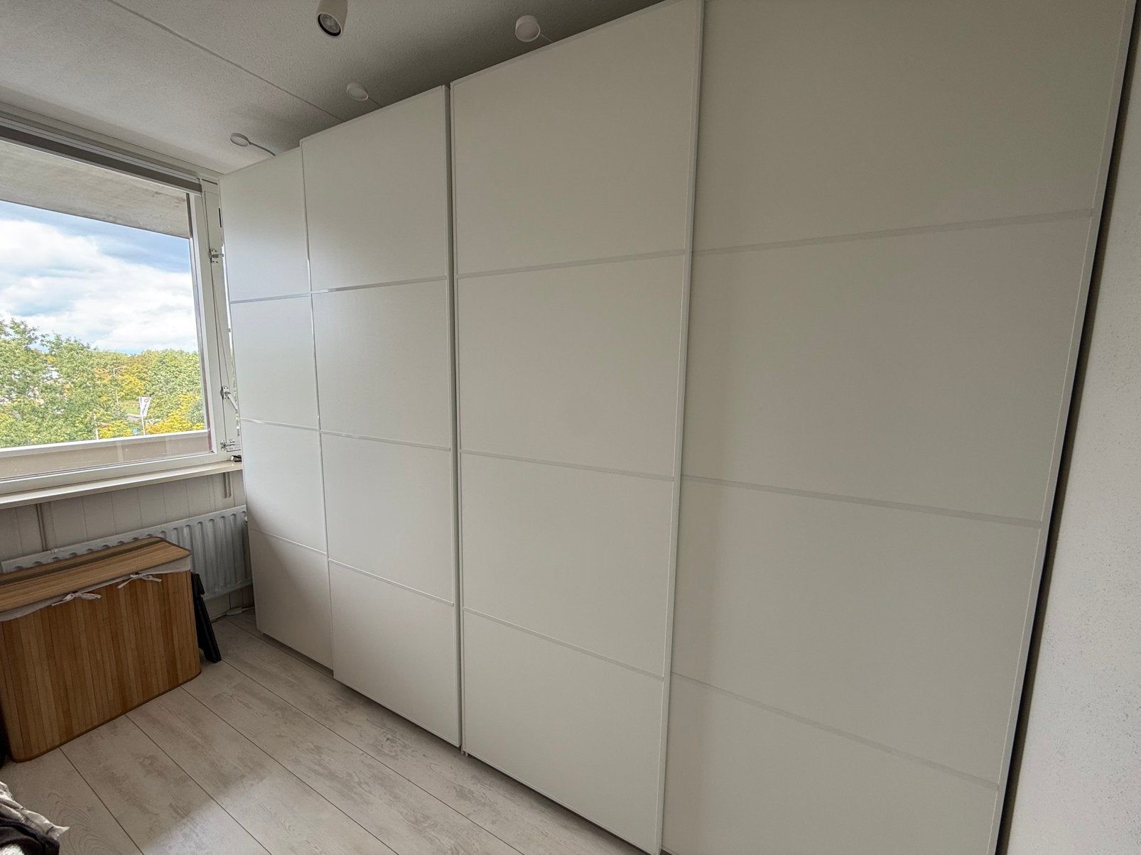 Mat witte Ikea PAX kledingkast met schuifdeuren, 200 cm of meer, Zo goed als nieuw, 200 cm of meer, 50 tot 75 cm