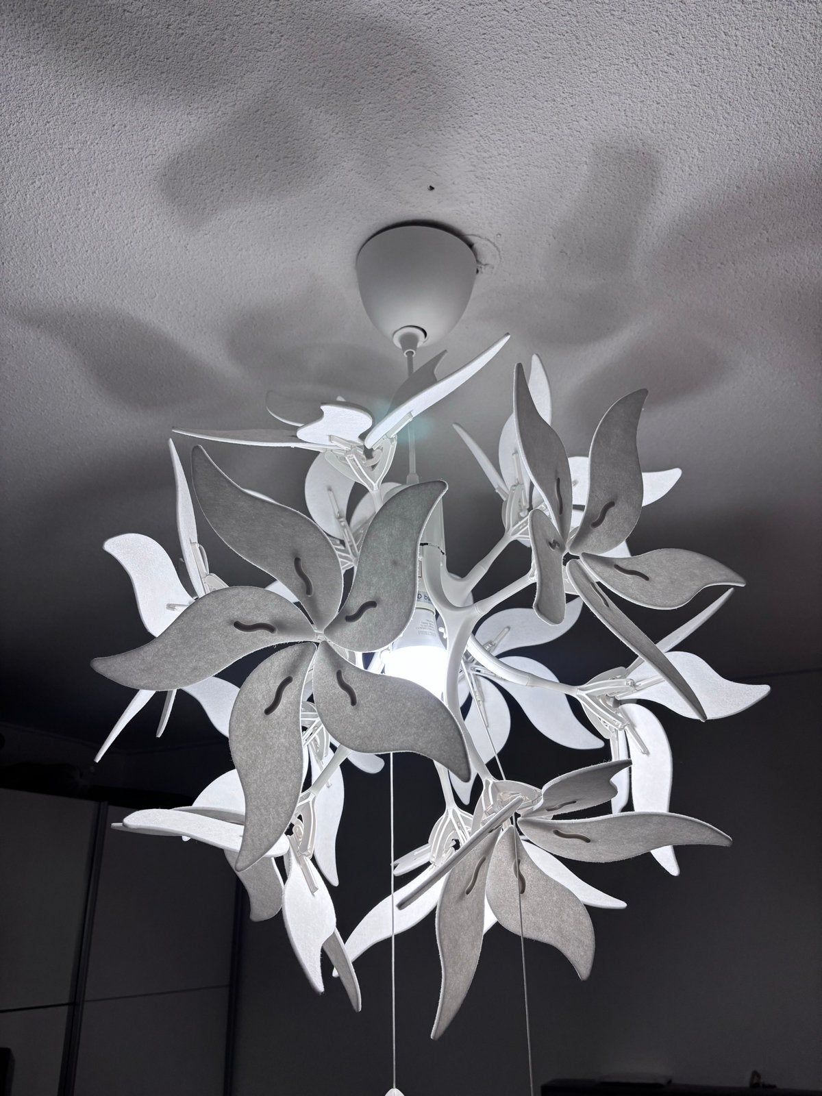 IKEA Maskros hanglamp - Witte bloem design, Ophalen of Verzenden, Zo goed als nieuw, Kunststof, E27 (groot)
