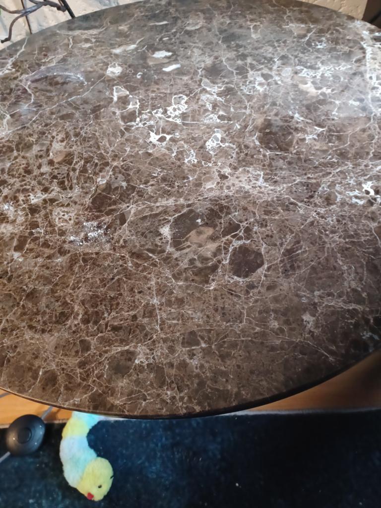 Marmeren bijzet tafel, Huis en Inrichting, Tafels | Bijzettafels, Overige materialen, Rond, 55 tot 75 cm, Ophalen