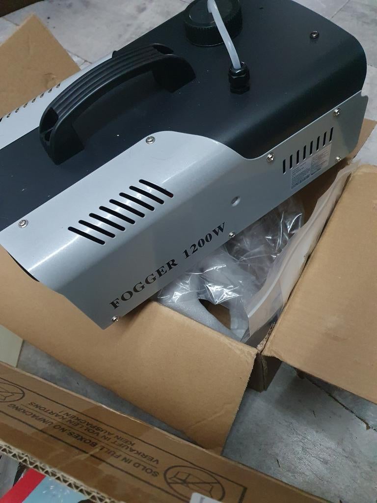 Een nieuwe rookmachine. Fogger 1200W, Ophalen of Verzenden, Nieuw, Rookmachine, Stroboscoopeffect
