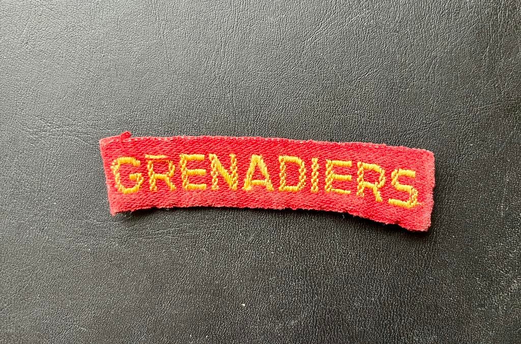 Straatnaam Grenadiers, Verzamelen, Militaria | Algemeen, Ophalen of Verzenden, Landmacht, Nederland, Embleem of Badge