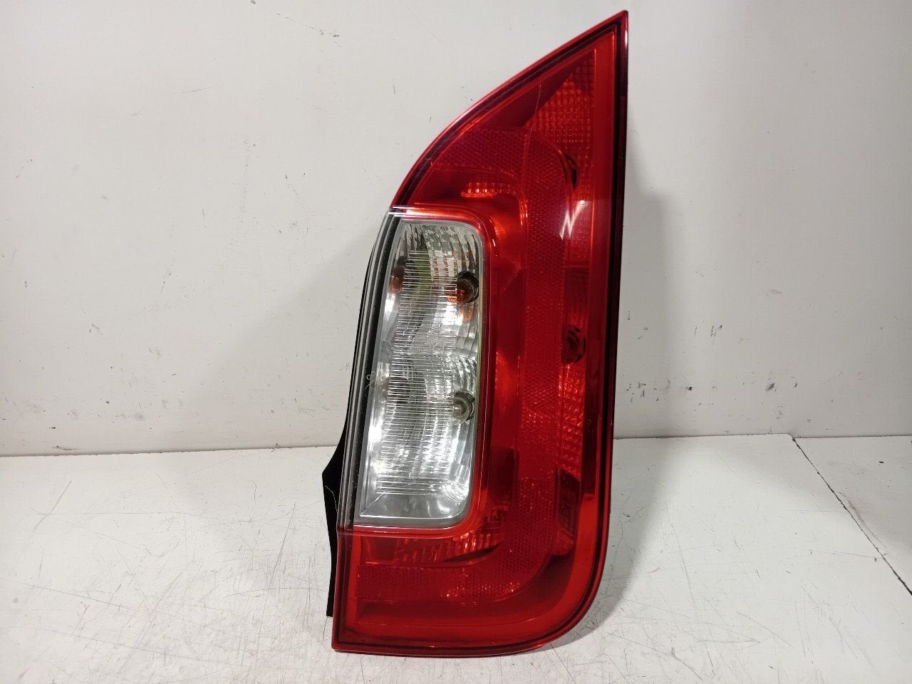 Achterlicht carrosserie rechts Skoda Citigo, Onderdelen@venauto.nl, Van der Ven Autorecycling B.V., Gebruikt, Ettenseweg 76, 4706 PB Roosendaal, The Netherlands