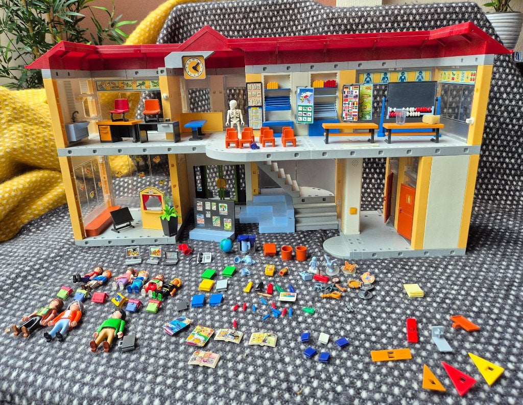 Playmobil – School (4324), Gymzaal (4325) & 4 extra sets, Ophalen of Verzenden, Zo goed als nieuw, Complete set, Gebouw