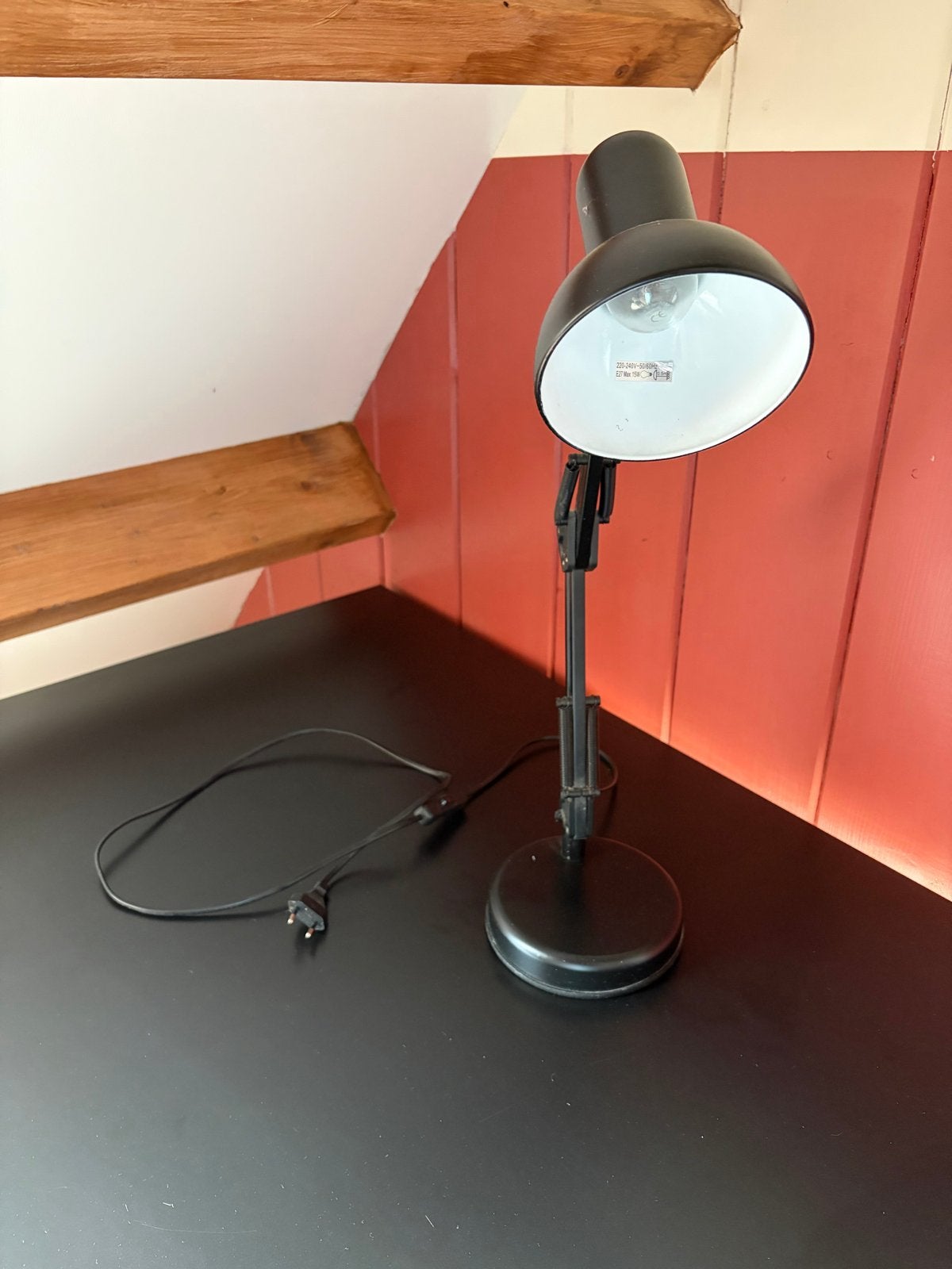 Zwarte bureaulamp met verstelbare arm, Huis en Inrichting, Ophalen, Gebruikt, E27 (groot), Zwart
