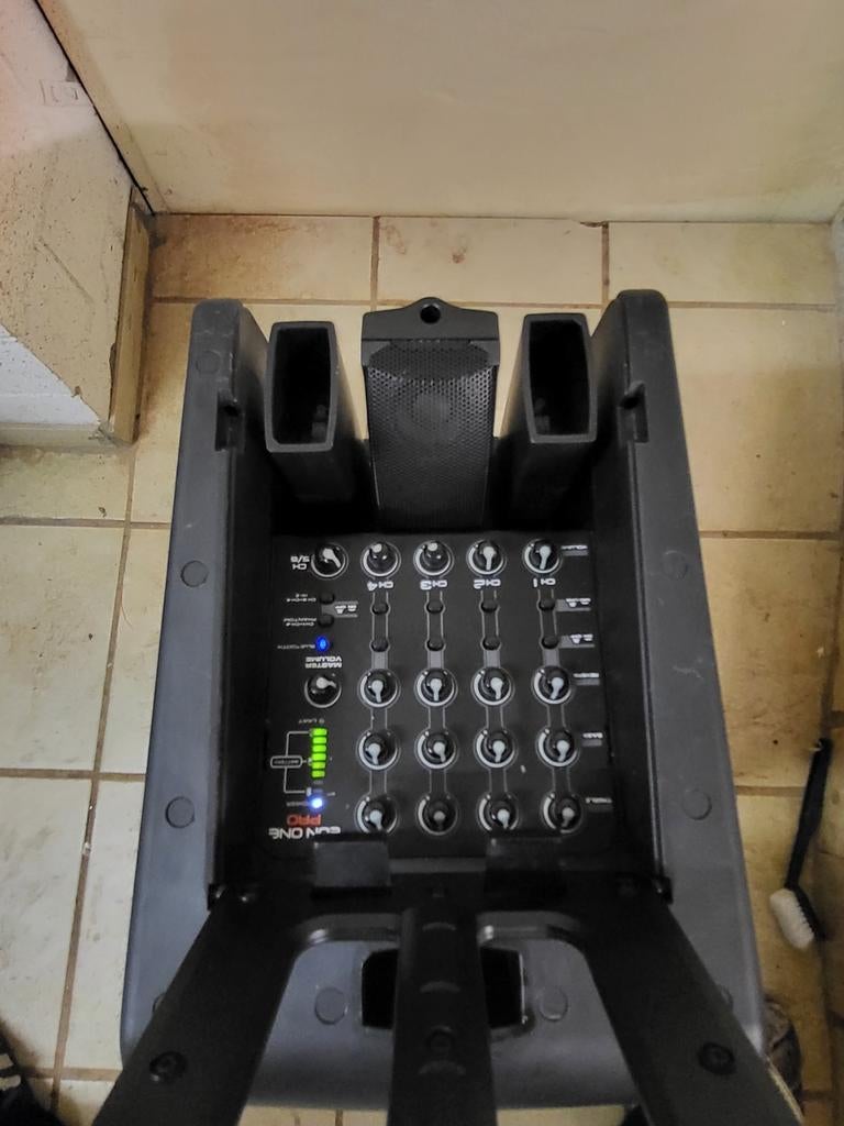 JBL EON ONE Draagbaar PA-systeem, Ophalen of Verzenden, Gebruikt, 5 tot 10 kanalen, Microfooningang