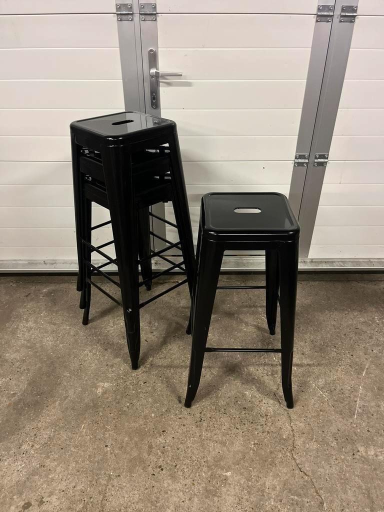 Partij 36 stuks Luxe metalen Tolix krukken zwart stapelbaar, Ophalen, 5 krukken of meer, 60 tot 90 cm, Zo goed als nieuw