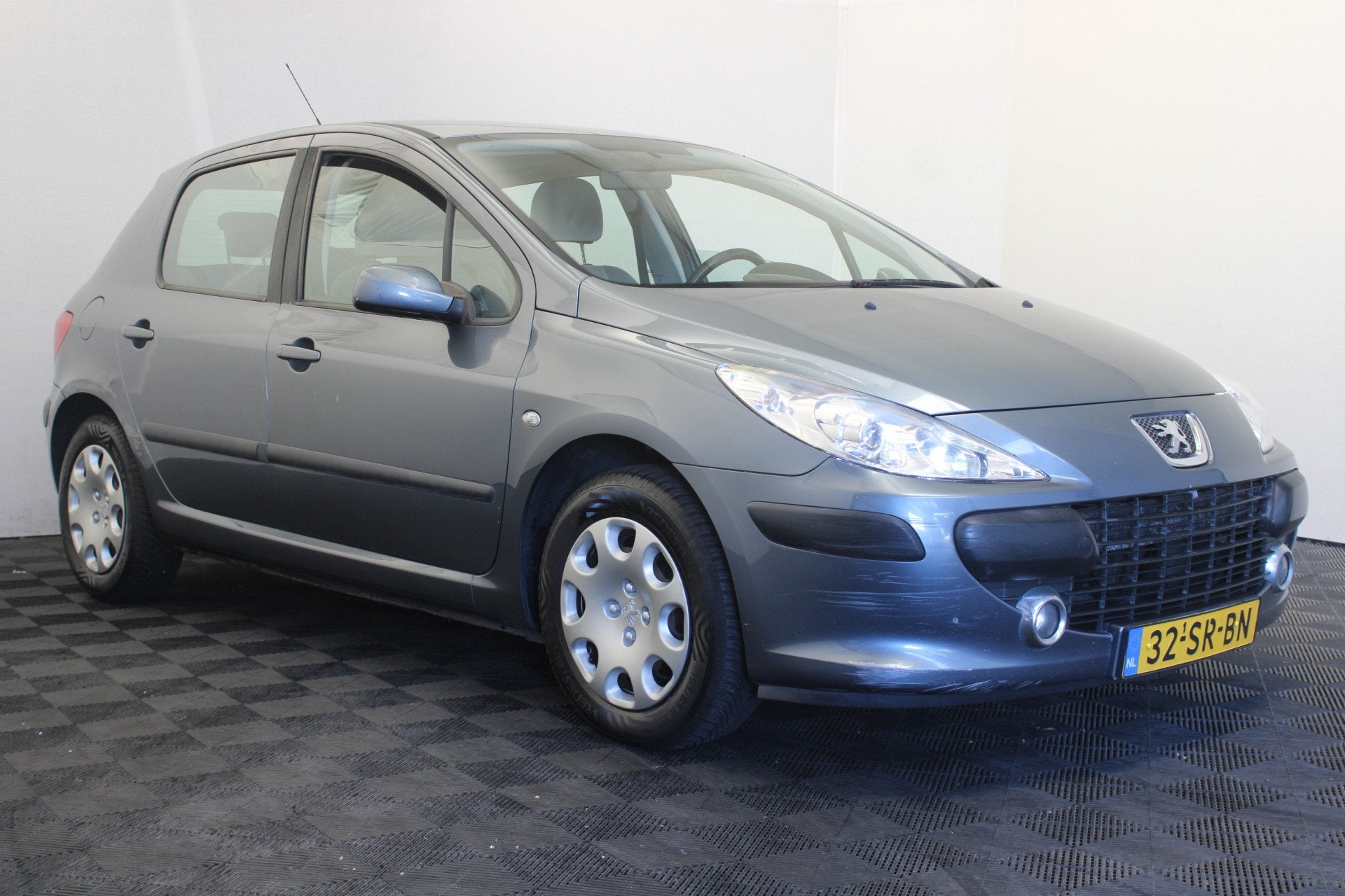 Peugeot 307 1.6-16V XT (bj 2006), Voorwielaandrijving, Stof, Gebruikt, Zwart