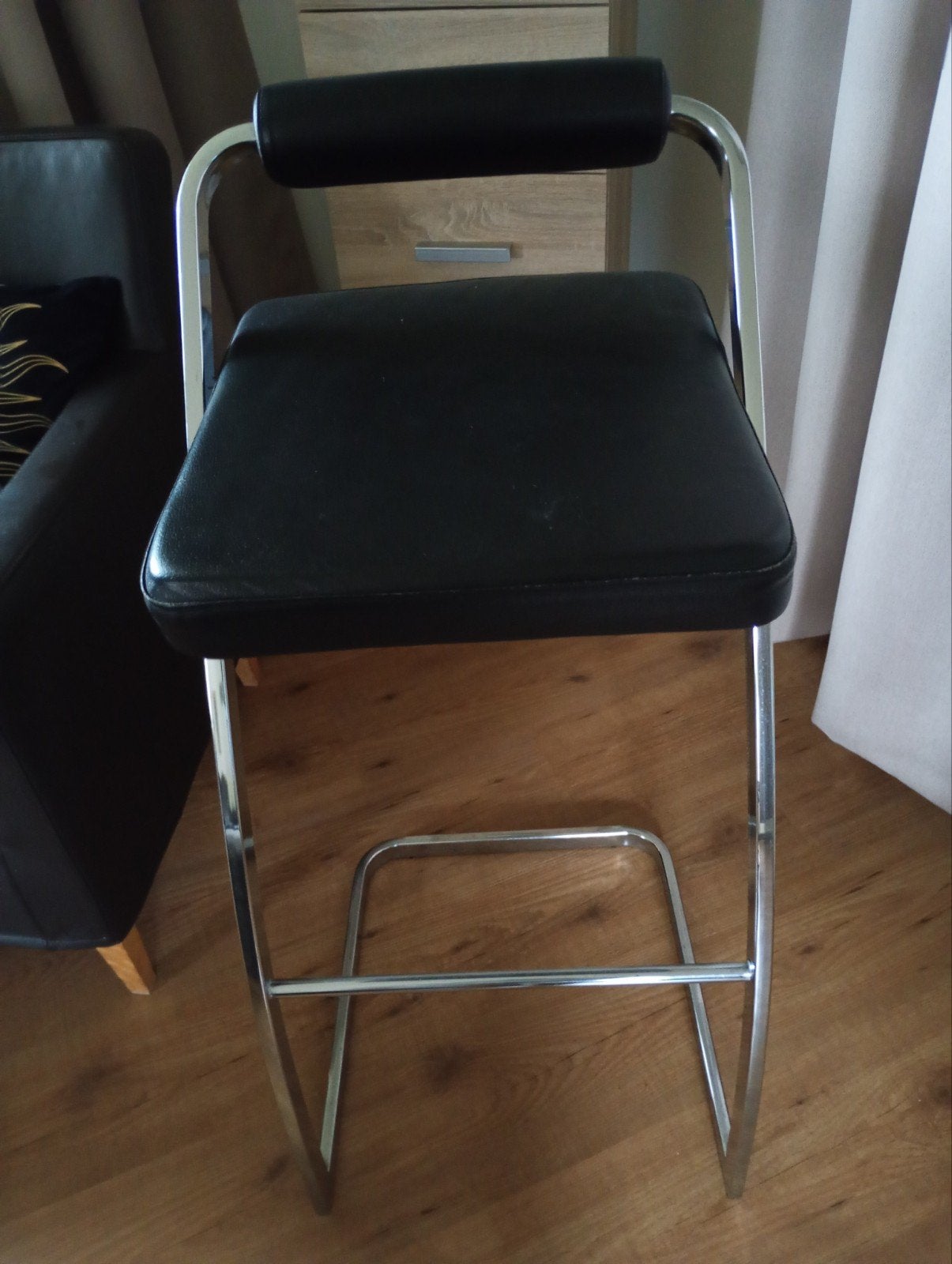 Set van 3 barkrukken - Zwart met chromen onderstel, Ophalen, Gebruikt, Met voetsteun, 60 tot 90 cm