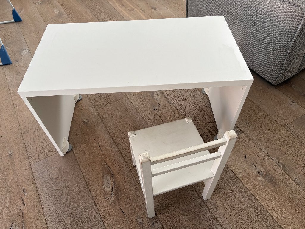 Wit bureautje met stoeltje, Huis en Inrichting, Bureaus, Ophalen, Gebruikt, 90 cm, IKEA