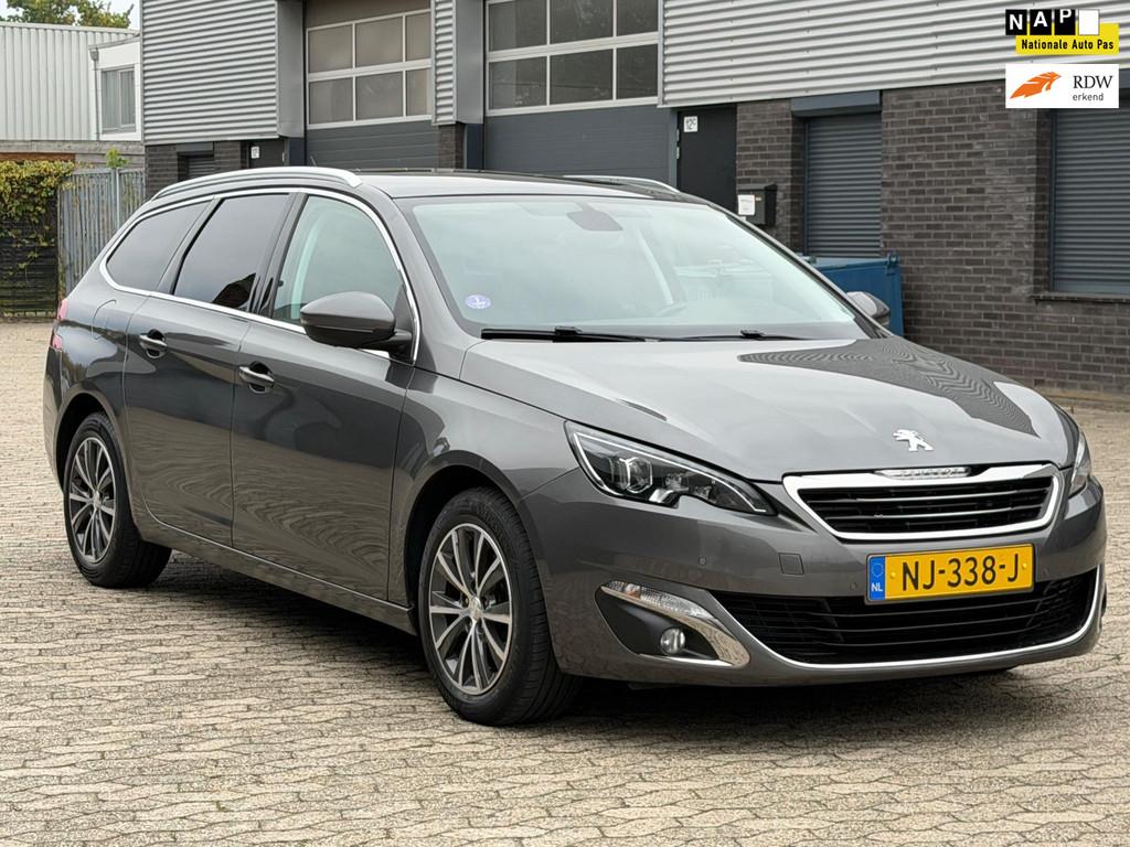 Peugeot 308 SW 1.2 PureTech Blue Lease Premium PANO NAVI CLI, Stof, Gebruikt, 1199 cc, 635 kg