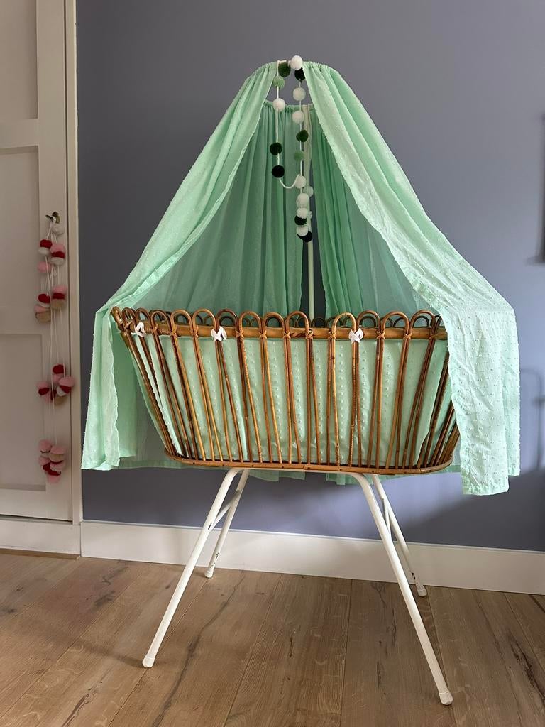 Rotan vintage wiegje., Kinderen en Baby's, Babywiegjes en Ledikanten, Ophalen, Gebruikt, Wieg