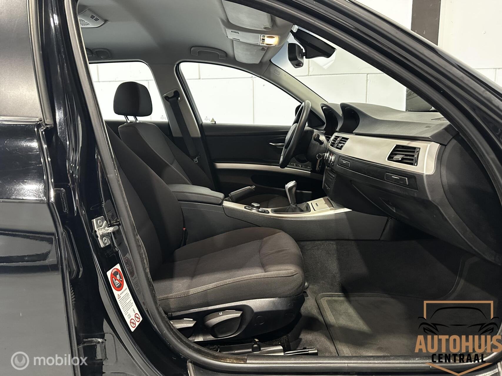 Foto 15 van BMW 3-serie Touring 318i Business Line*NwAPK*Trekhaak*Navi