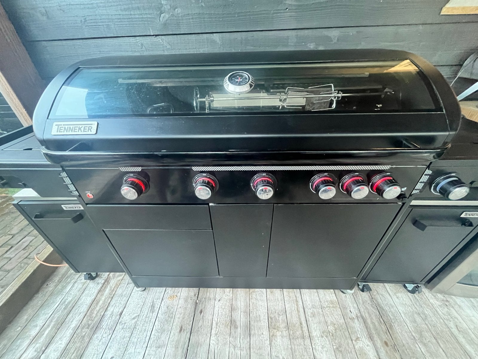 Tenneker Gasbarbecue met 6 branders en zijbrander, Ophalen, Gebruikt