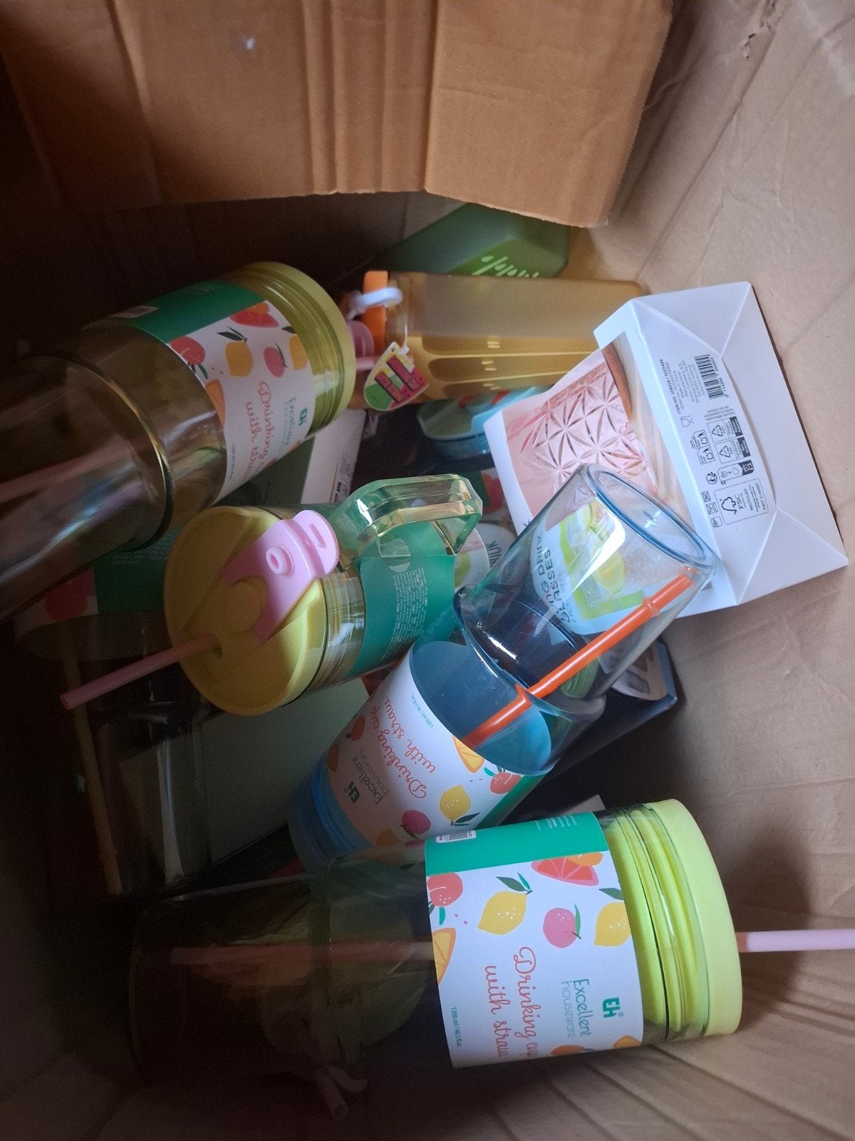 Diverse drinkbekers met rietje - Nieuw in doos, Overige typen, Kunststof, Nieuw, Ophalen of Verzenden