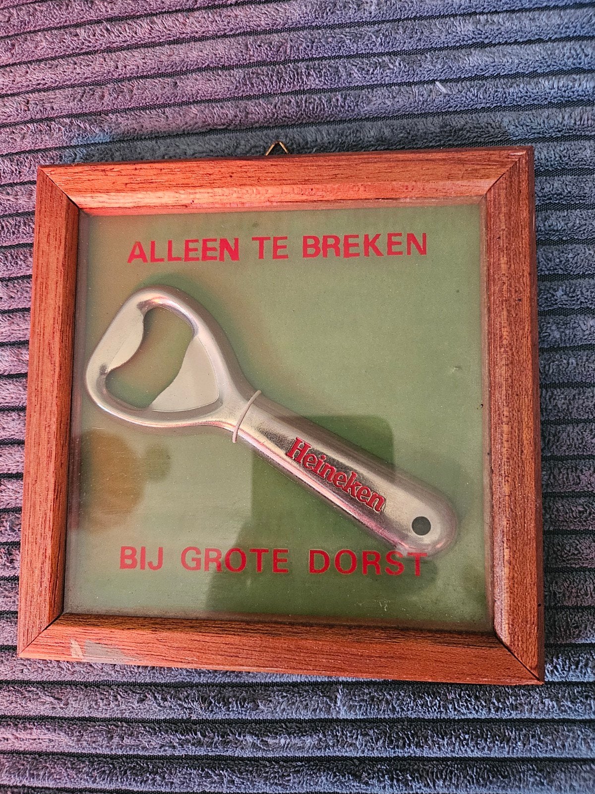 Antieke Heineken flesopener in lijstje - Voor de verzamelaar, Verzamelen, Merken en Reclamevoorwerpen, Ophalen of Verzenden