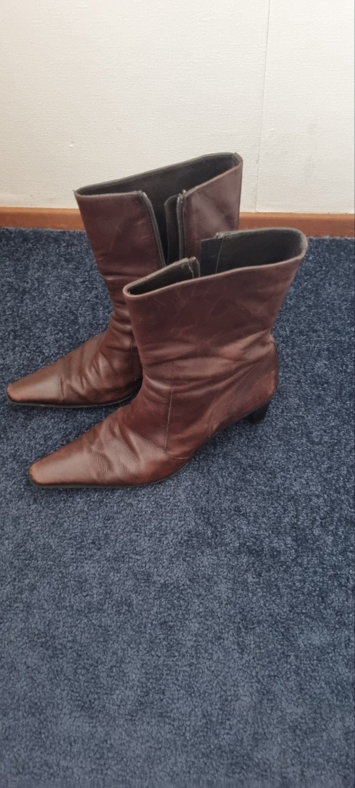 Bruine leren halfhoge laarzen met puntige neus, maat 41, Kleding | Dames, Ophalen of Verzenden, Gedragen, Bruin, Hoge laarzen