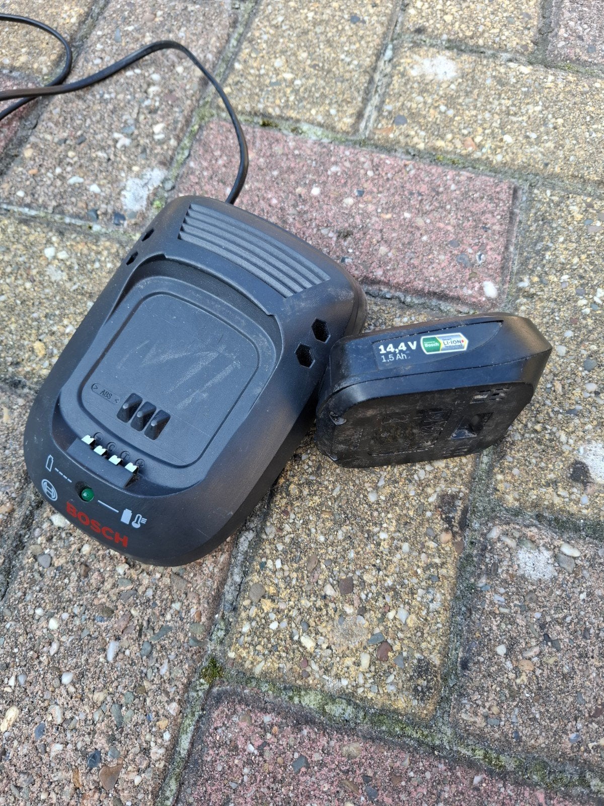 Bosch 14.4V 1.5Ah Accu en Lader, Ophalen of Verzenden, Gebruikt, Minder dan 400 watt, Boor- en Schroefmachine