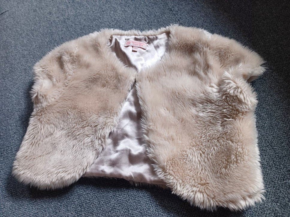 beige bontje giletje maat 122, C&A, Meisje, Trui of Vest, Ophalen of Verzenden