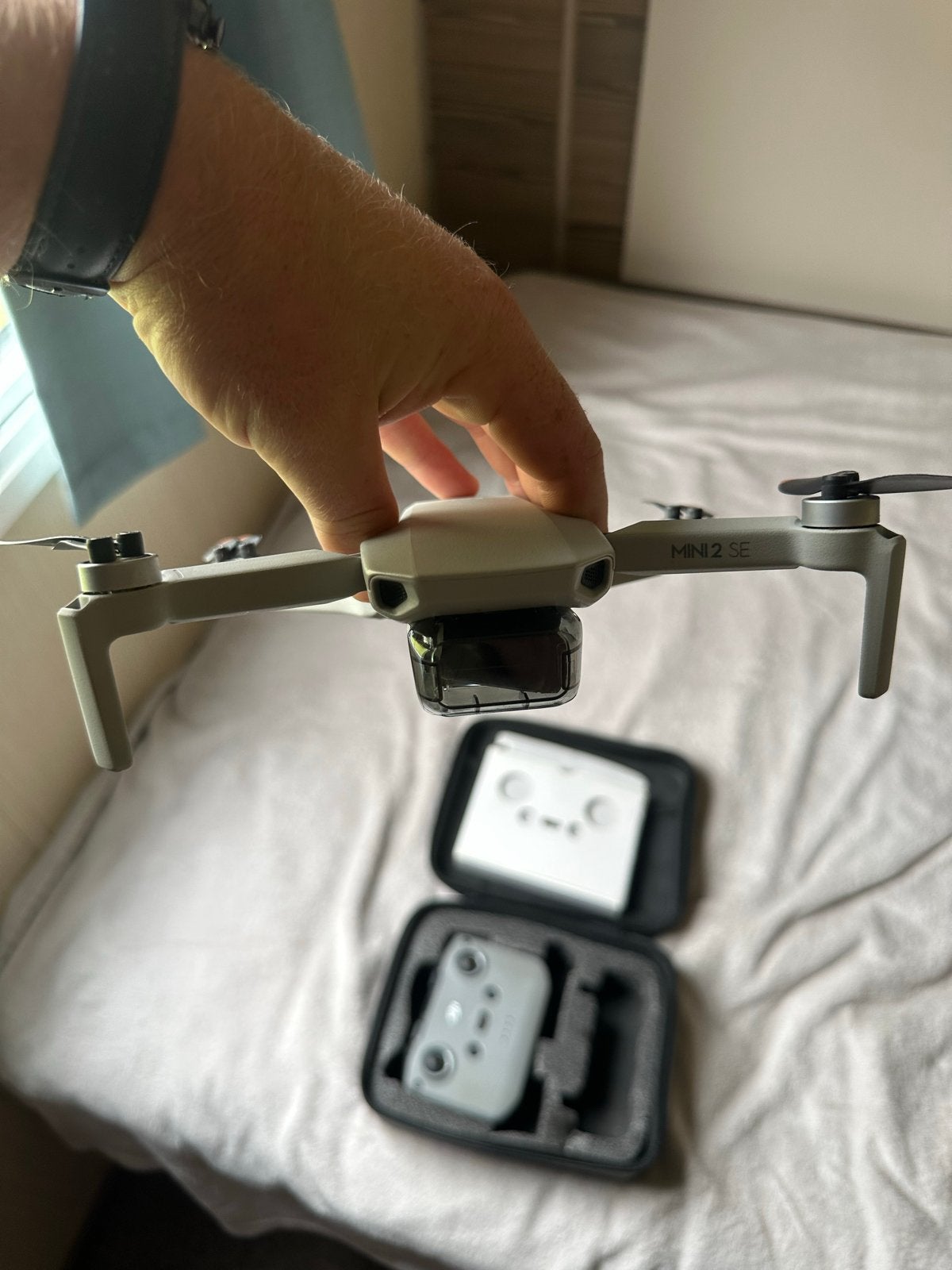 Drones, Ophalen, Zo goed als nieuw