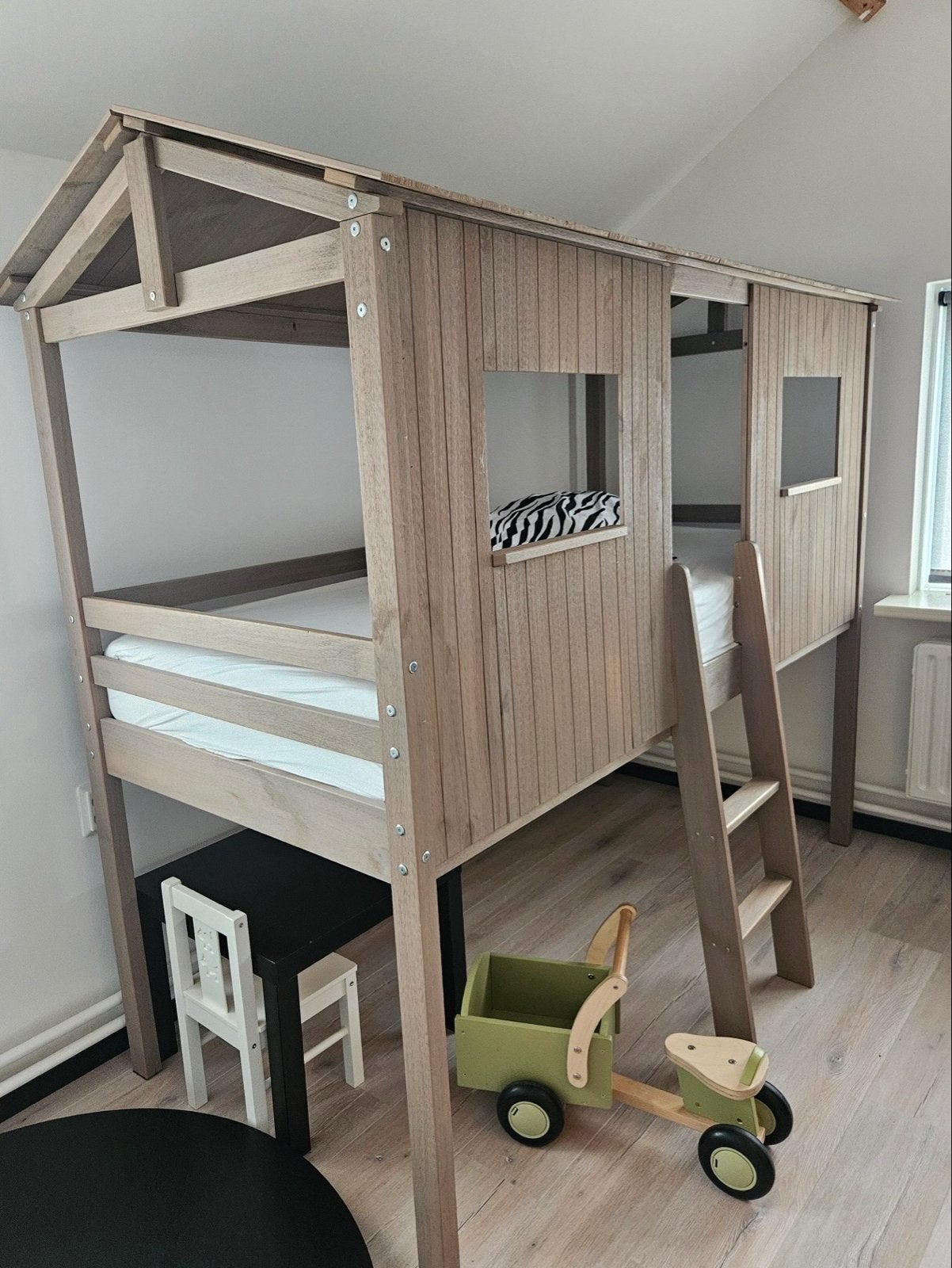Foto 5 van Leuk huisbed / hoogslaper voor kinderkamer