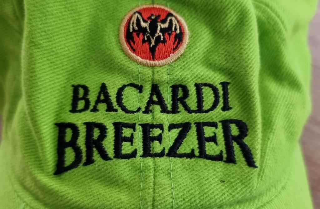 Original Bacardi Breezer Green Cap / Pet - vintage - IGST, Kleding | Heren, Hoeden en Petten, Bacardi, One size fits all, Ophalen of Verzenden