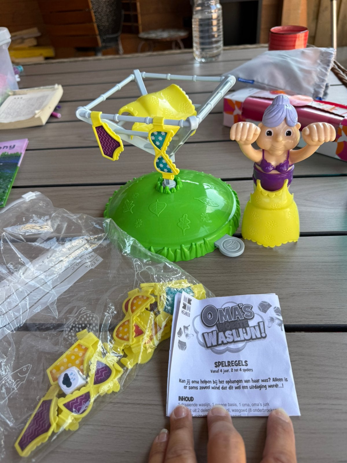 Kinderspel ‘Oma’s woeste waslijn’., Ophalen, Zo goed als nieuw, Jongen of Meisje