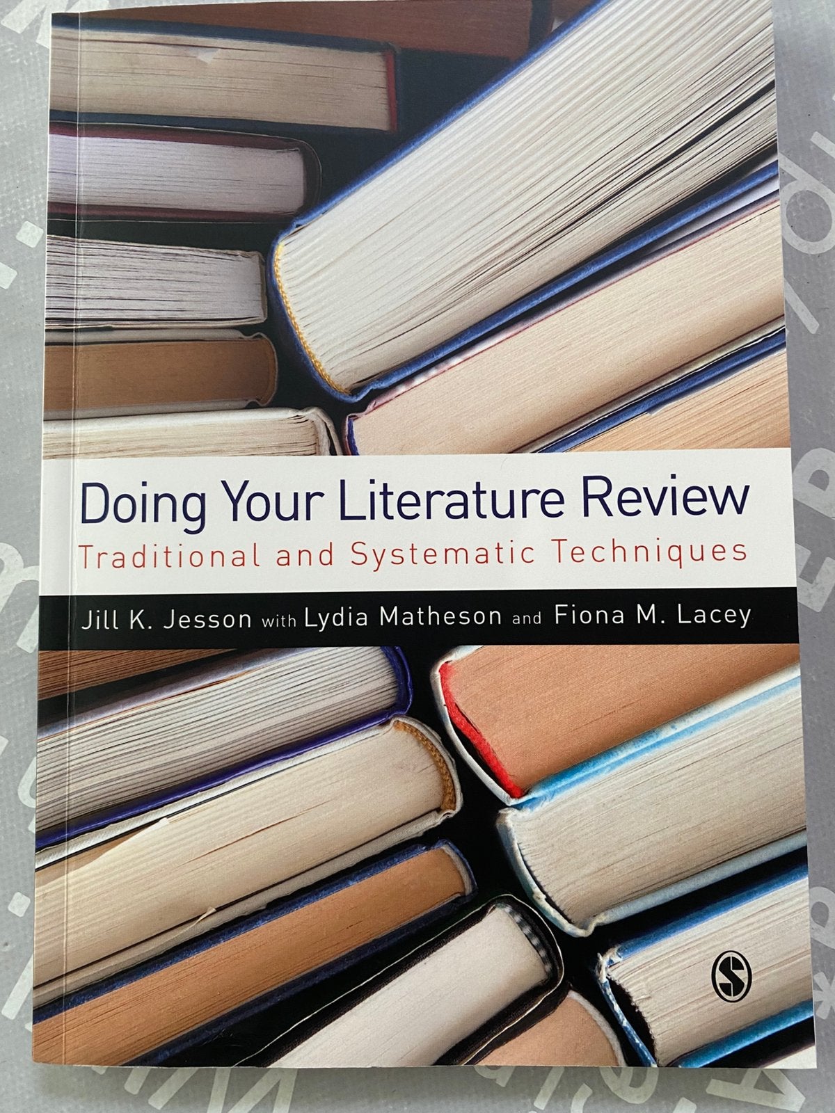 Doing your Literature Review, Ophalen of Verzenden, Alpha, Zo goed als nieuw