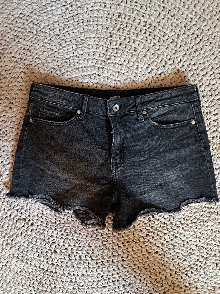 zwarte korte spijkerbroek (Eksept), Kleding | Dames, Maat 38/40 (M), Kort, Zwart, Ophalen of Verzenden