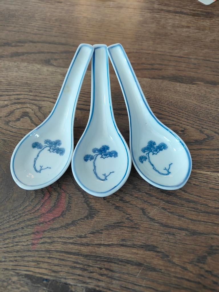 Vijf vintage Chinese soeplepels met blauw dennenboom motief, Ophalen of Verzenden