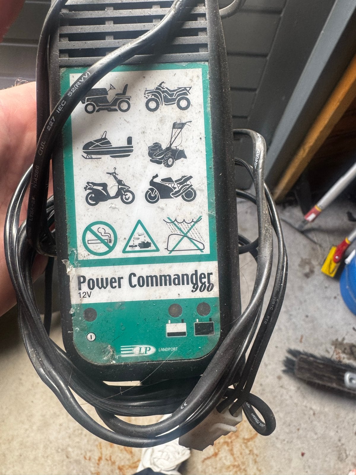 Power Commander 900 12V Acculader voor diverse voertuigen, Gebruikt