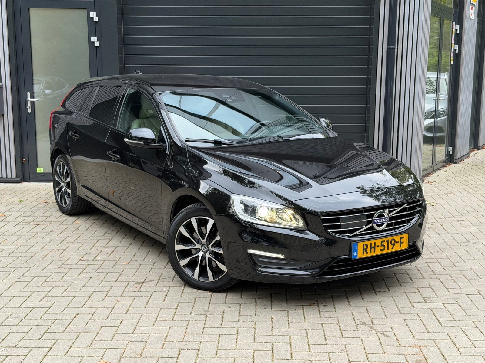 Volvo V60 1.5 T3 Polar+ Dynamic (bj 2017, automaat), Auto's, Automaat, Automatische klimaatregeling, Euro 6, 4 cilinders
