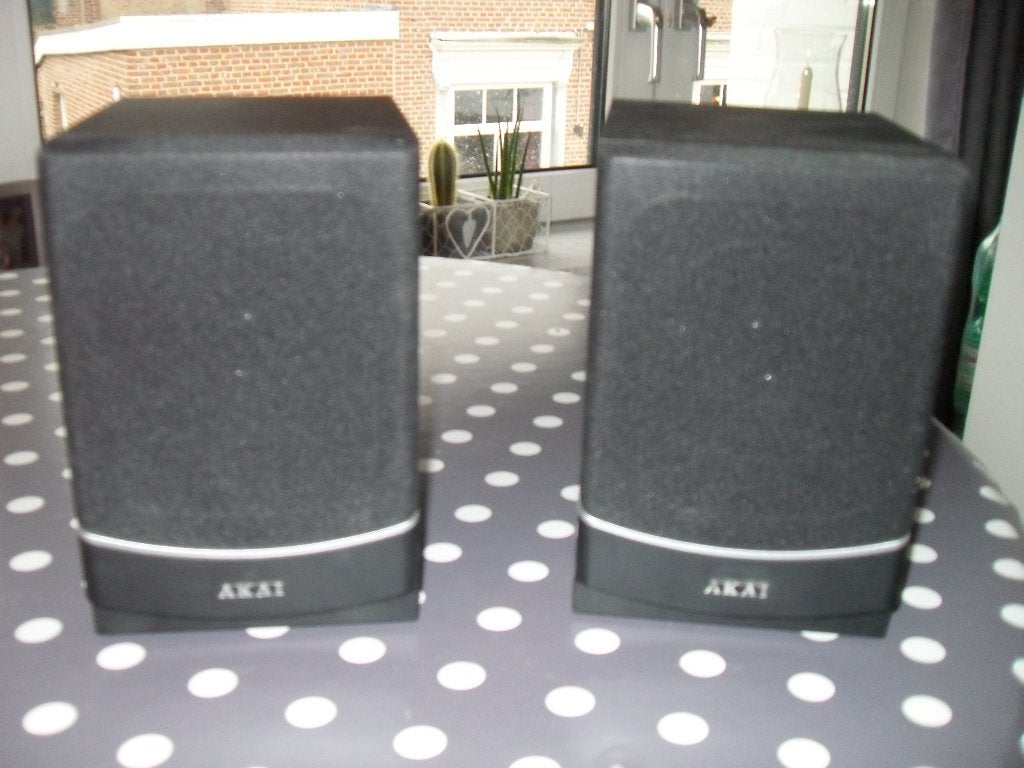 2 AKAI AMD 05 LUIDSPREKERS., Overige merken, Stereo speakers, Gebruikt, Inclusief kabels