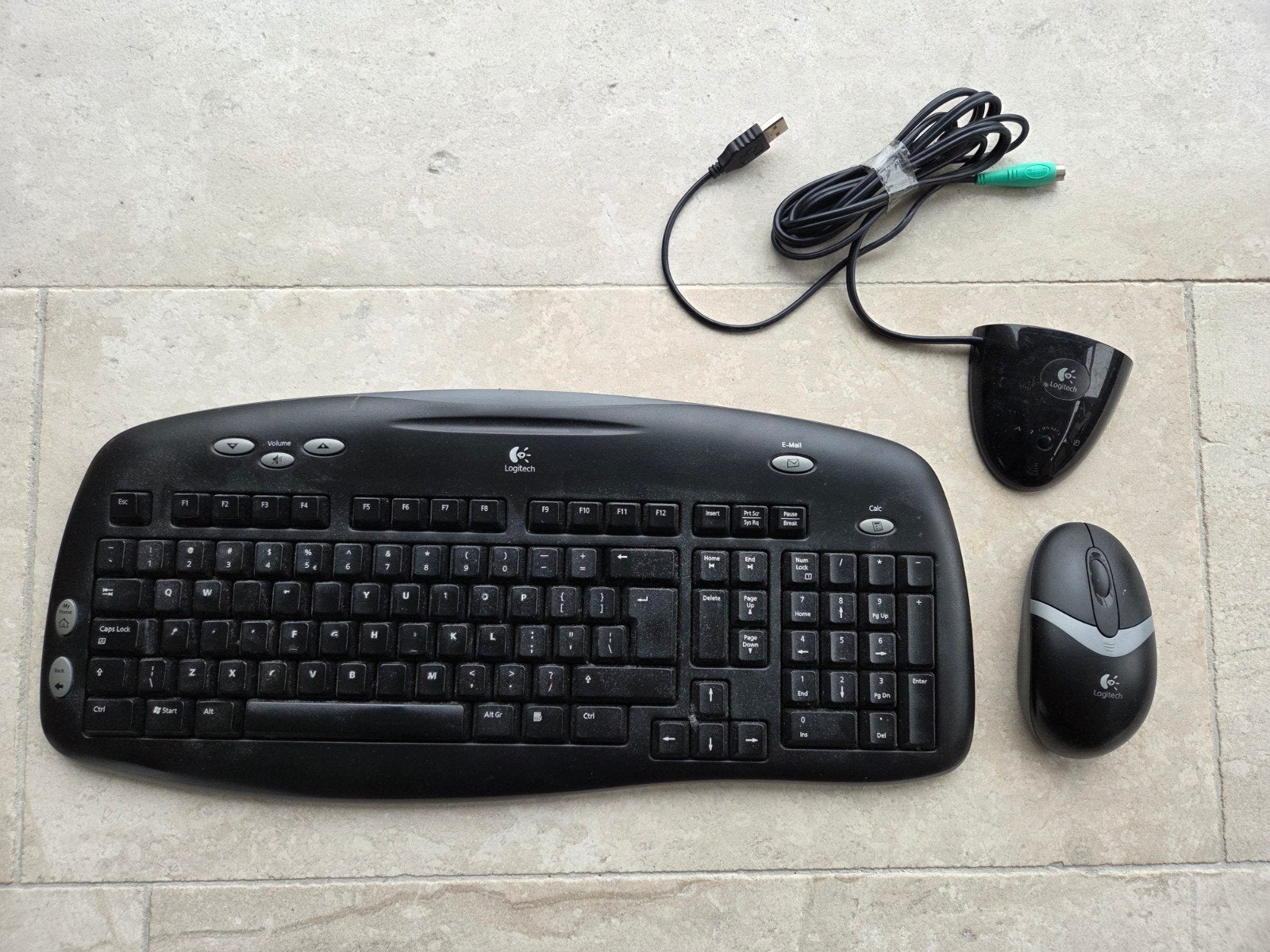 Draadloze muis en toetsenbord Logitech, Computers en Software, Ophalen of Verzenden, Logitech toetsenbord