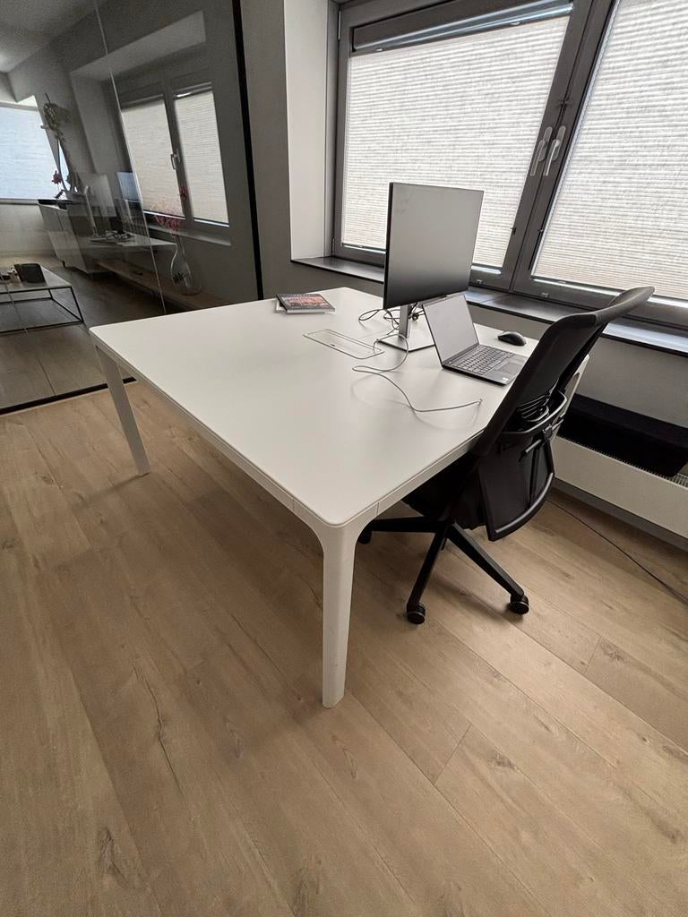 IKEA bekant vergadertafel bureau (140x140), Ophalen, Kunststof, Gebruikt, 100 tot 150 cm
