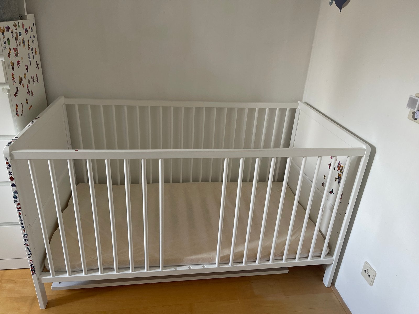 Wit ledikant met matras, Kinderen en Baby's, Babywiegjes en Ledikanten, Ophalen, Gebruikt, Ledikant