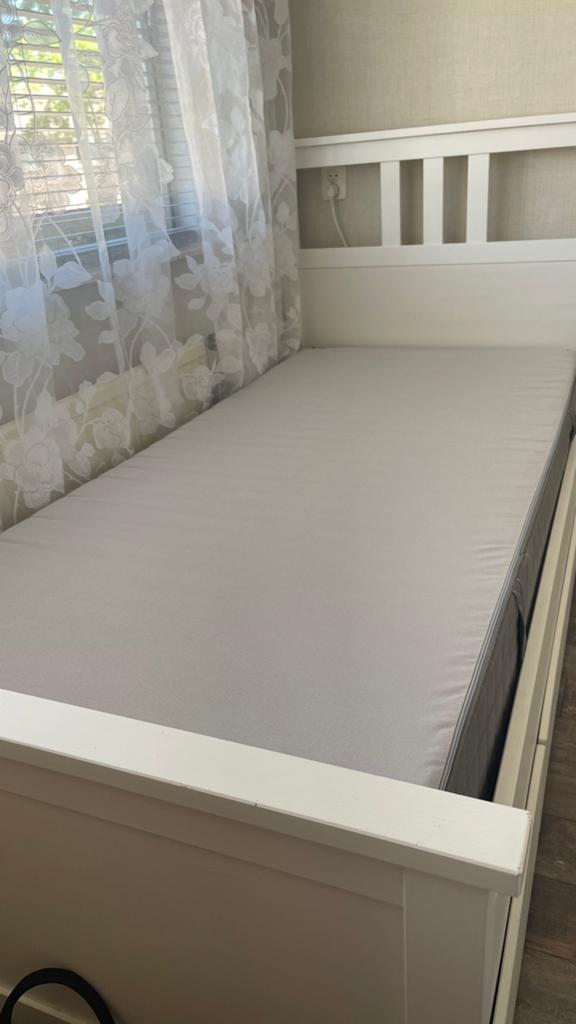 IKEA meisjes bed MOET ZSM WEG!!!, Huis en Inrichting, Slaapkamer | Bedden, Gebruikt, Eenpersoons, 90 cm, Hout, Wit, Ophalen