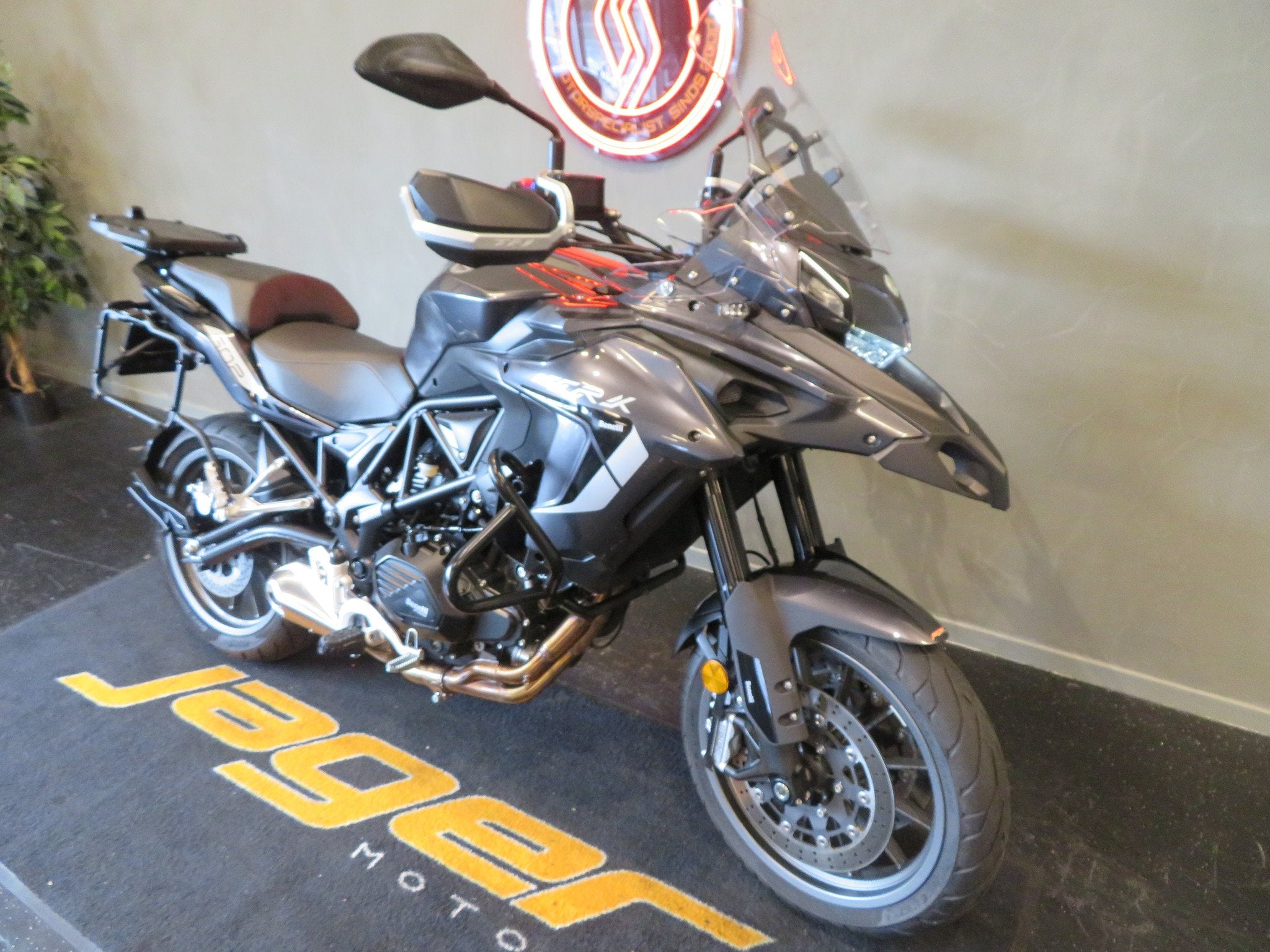 Benelli TRK 502 SUPER STAAT! (bj 2023), Motoren, Toermotor, Gebruikt, Bedrijf