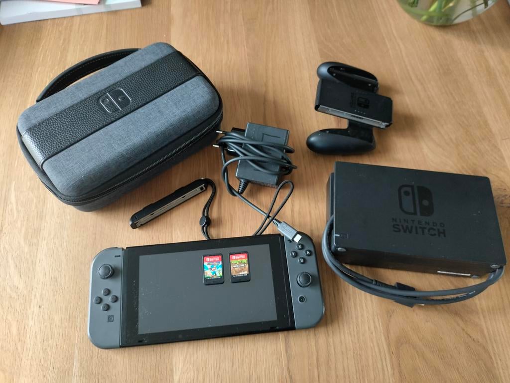 Nintendo Switch Fortnite met accessoires en games, Spelcomputers en Games, Spelcomputers | Nintendo Switch, Met games, Met 2 controllers