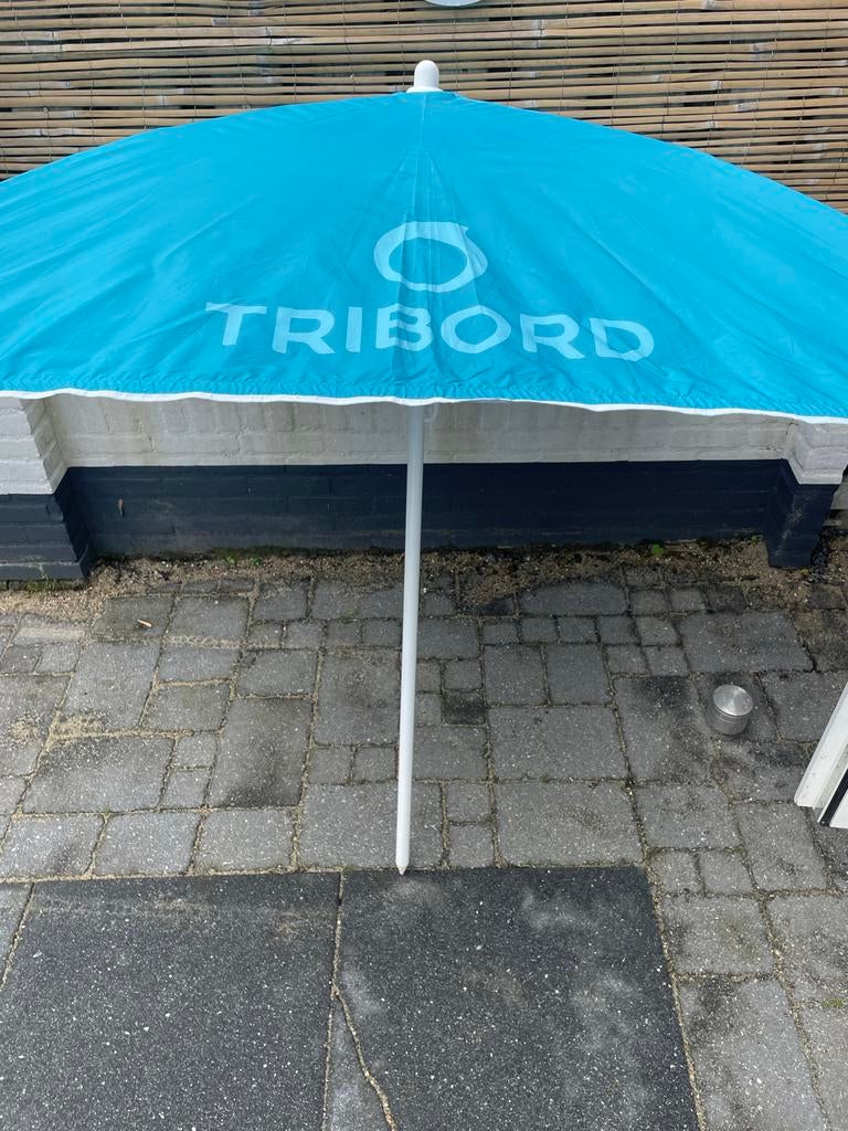 Tribord Strandparasol UPF 50+ inclusief paalclip, Tuin en Terras, Parasols, Zo goed als nieuw, Strandparasol, 1 tot 2 meter, Ophalen of Verzenden