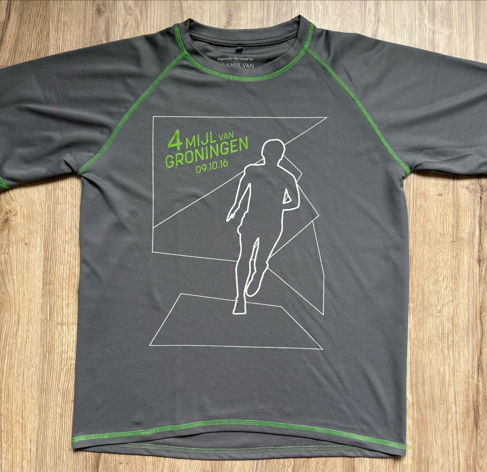 Hardloopshirt 4 Mijl van Groningen 2016 - Maat XL, Maat 56/58 (XL), Ophalen of Verzenden, Zo goed als nieuw, Hardlopen of Fietsen