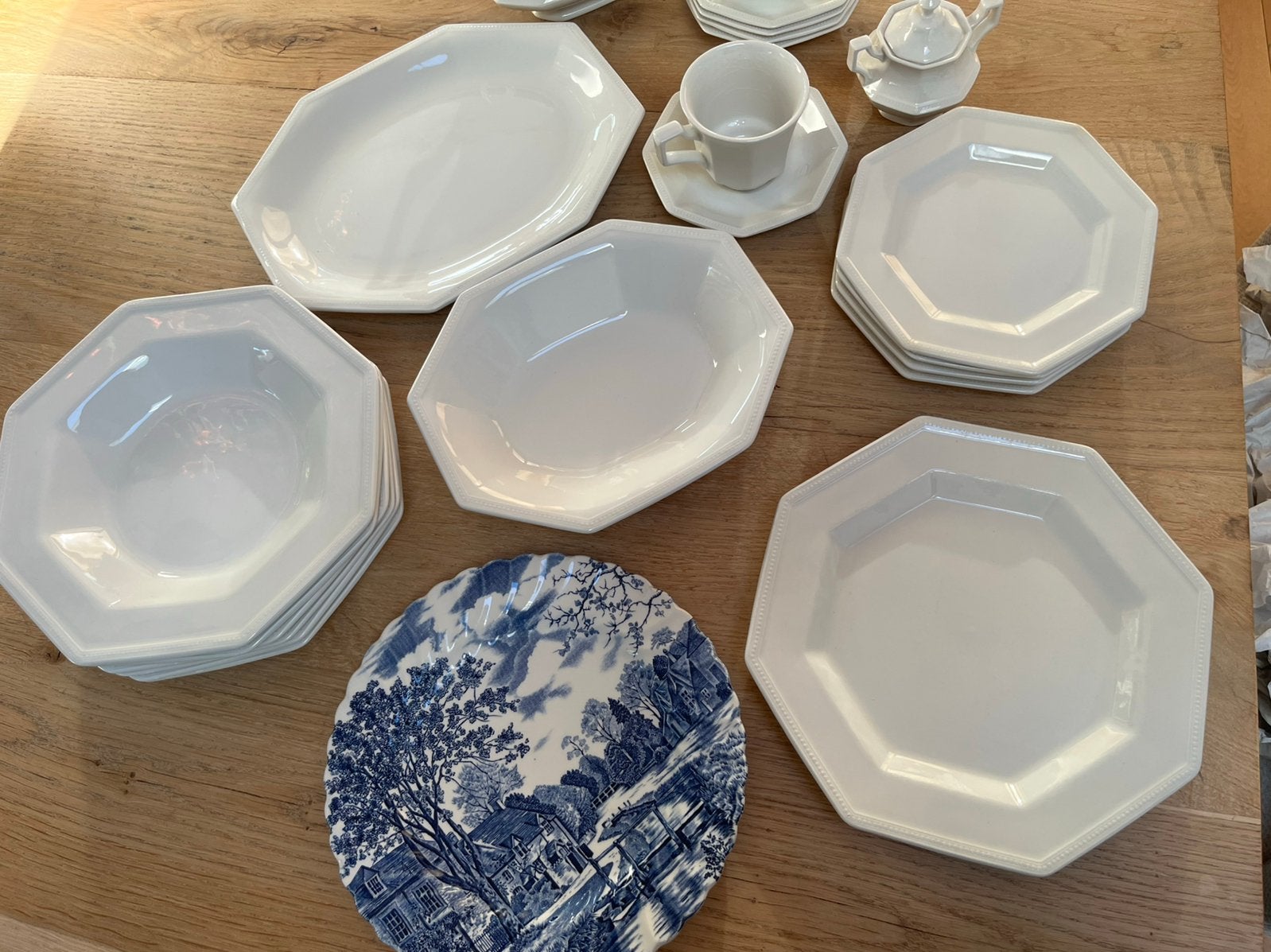 Johnson Brothers Heritage White servies en blue bord, Huis en Inrichting, Keuken | Servies, Ophalen, Zo goed als nieuw, Bord(en)