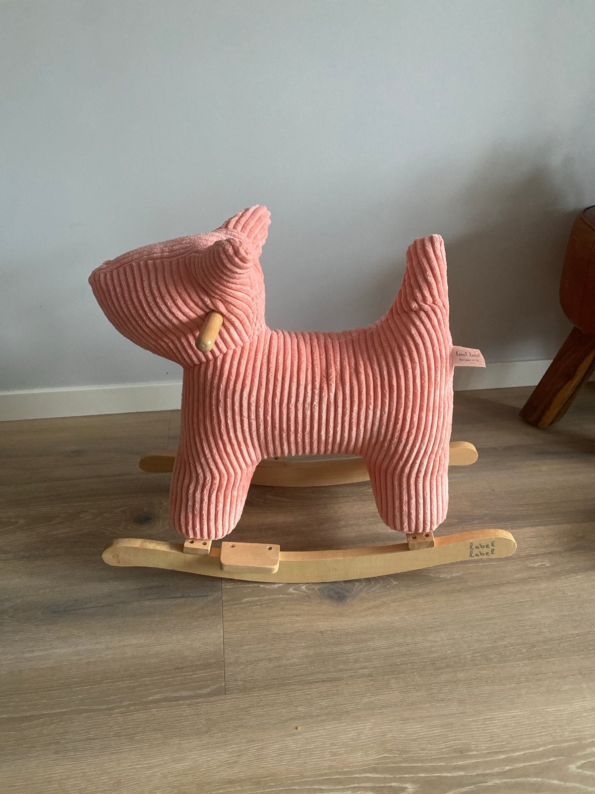 Label Label schommeldier hond schommelhond roze ribstof, Ophalen, Zo goed als nieuw, Jongen of Meisje