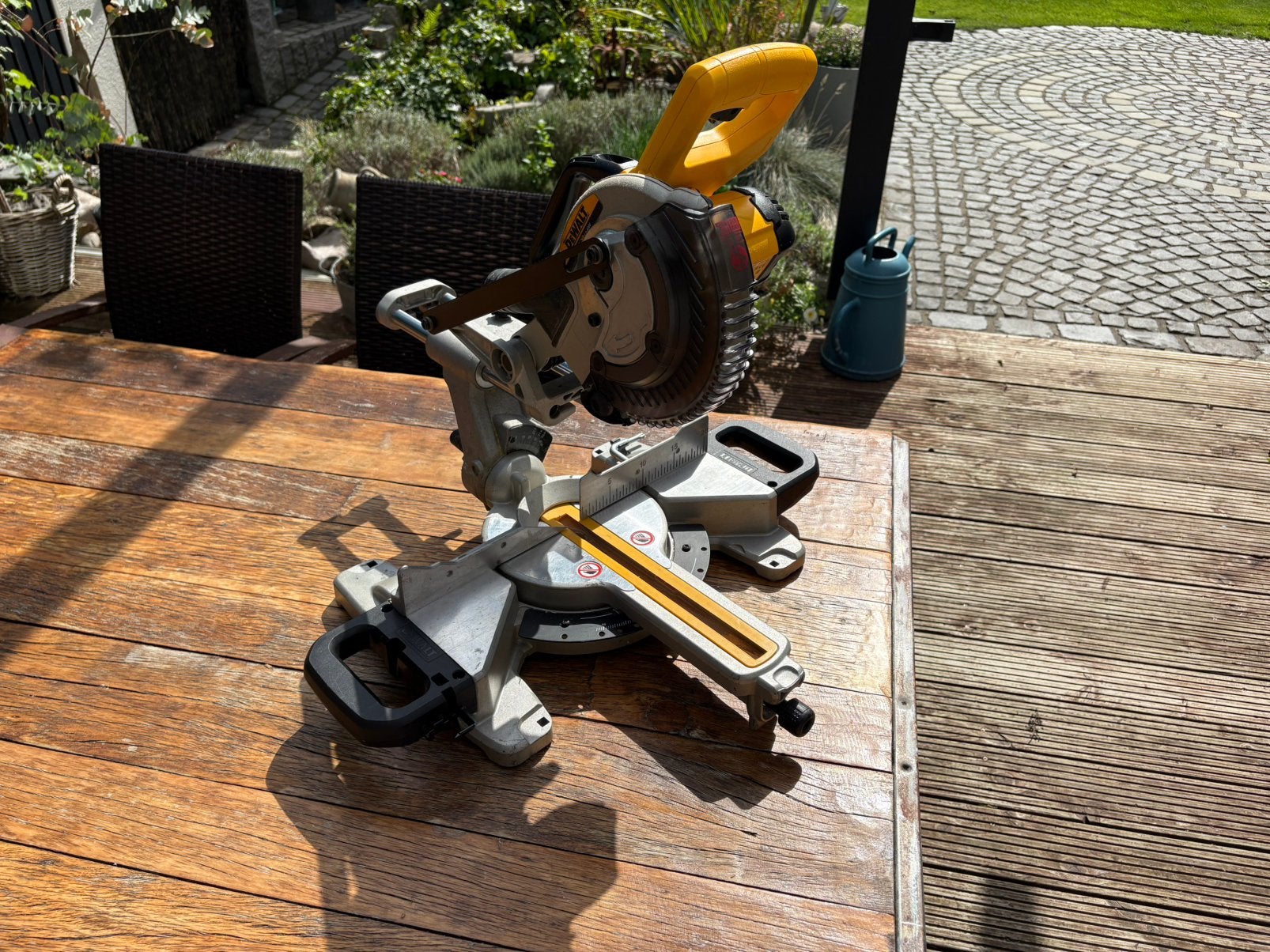 DeWalt DCS365 18V afkortzaag, Ophalen, Zo goed als nieuw, Afkortzaag, 30 tot 70 mm