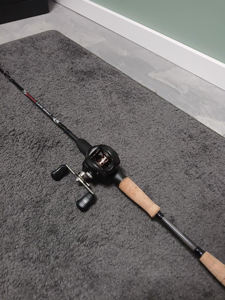 ultimate jerkbait hengel en reel incl doos, Watersport en Boten, Ophalen, Zo goed als nieuw, Complete set